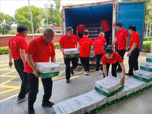 河南项城工商联等单位：麦收时节送清凉  慰问关怀显真情